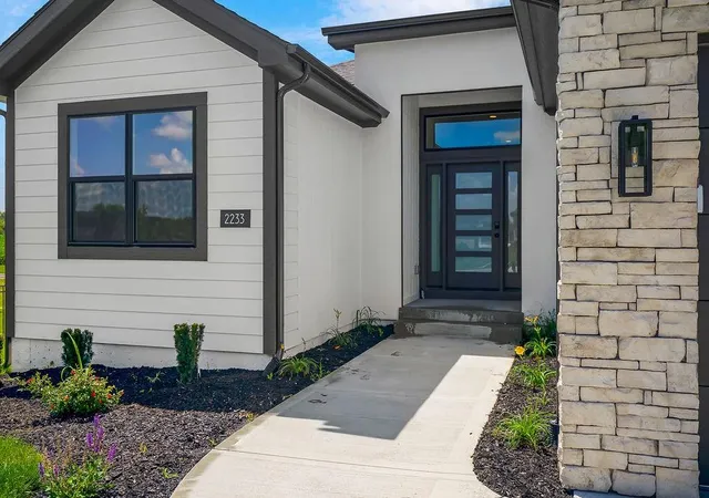 Photo 2 of Single family home for sale at 2233 Sw Heartland Ct, Lees Summit, MO 64082 | MLS# 2601846 | Listing updated on 2026-10-07