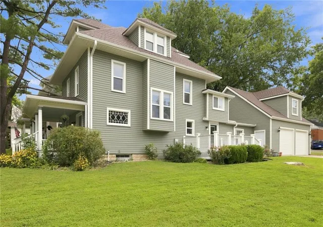 2nd image of 501 E Shawnee St, Paola, KS 66071 | MLS# 2601887