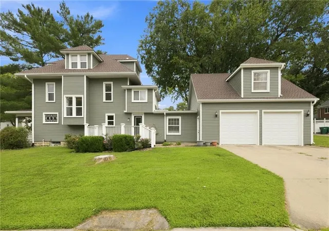 3rd image of 501 E Shawnee St, Paola, KS 66071 | MLS# 2601887