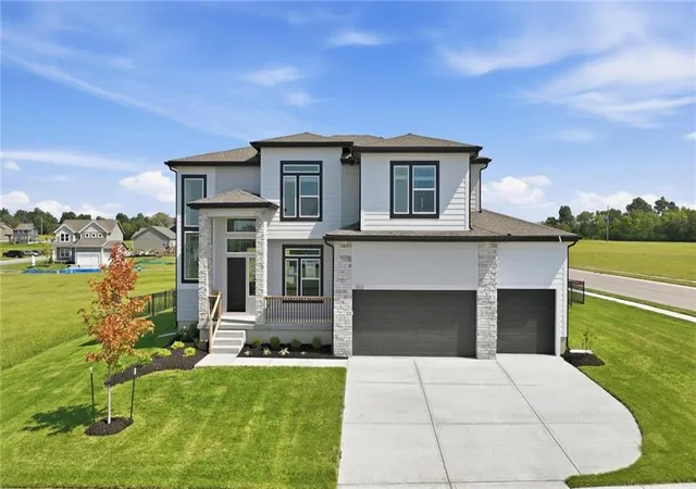 Photo 1 of Single family home for sale at 1513 Se Rising Sun Dr, Lees Summit, MO 64082 | MLS# 2602036 | Listing updated on 2026-10-04