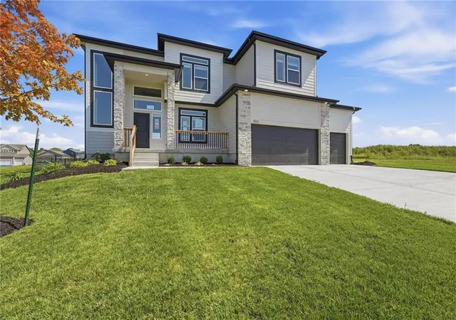 Photo 4 of Single family home for sale at 1513 SE Rising Sun Dr, Lees Summit, MO 64082 | MLS# 2602036 | Listing updated on 2026-10-04