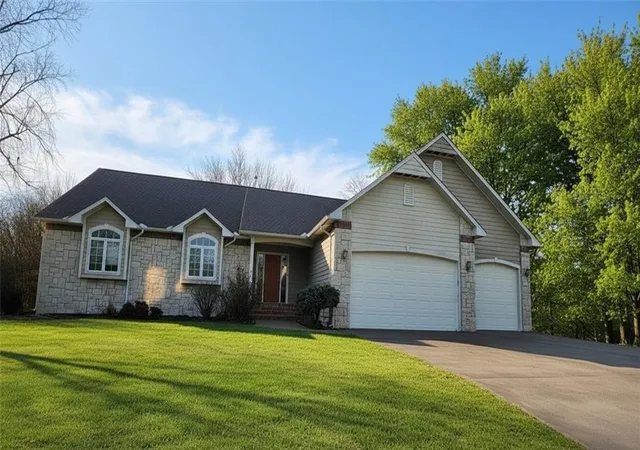 Photo 2 of Sale Pending at 707 Deer Trl St, Parsons, KS 67357 | MLS# 2602173 | Listing updated on 2026-09-13