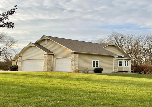 Photo 2 of Sale Pending at 707 Deer Trl St, Parsons, KS 67357 | MLS# 2602173 | Listing updated on 2026-09-13