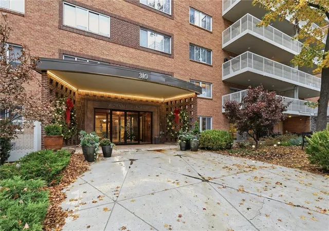 4th image of 310 W 49Th St #403, Kansas City, MO 64112 | MLS# 2602341