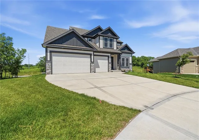 4th image of 1972 Longview Dr, Liberty, MO 64068 | MLS# 2602403