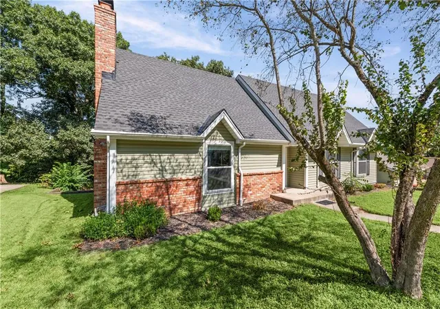 Photo 2 of Sale Pending at 5506 Nw Verlin Dr, Kansas City, MO 64152 | MLS# 2602434 | Listing updated on 2026-09-26