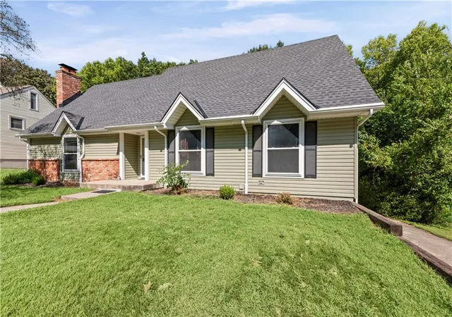 Photo 3 of Sale Pending at 5506 Nw Verlin Dr, Kansas City, MO 64152 | MLS# 2602434 | Listing updated on 2026-09-26