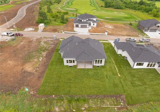 5th image of 518 Bentwater Dr, Raymore, MO 64083 | MLS# 2602442
