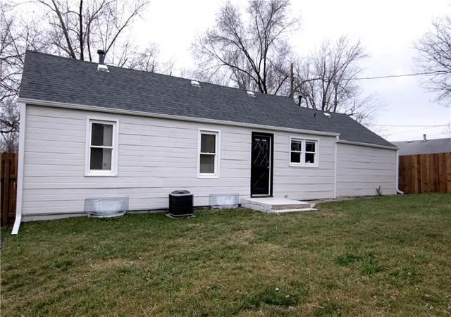 5th image of 3805 Laurel Ave, Kansas City, MO 64133 | MLS# 2602588