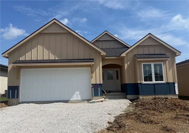 2nd image of 15366 W 173rd Ter, Olathe, KS 66062 | MLS# 2602652