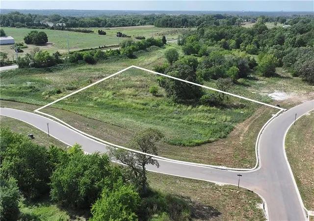 Homes for sale in Stilwell, KS | 17190 Galloway Dr, Stilwell, KS 66085 | MLS# 2602690
