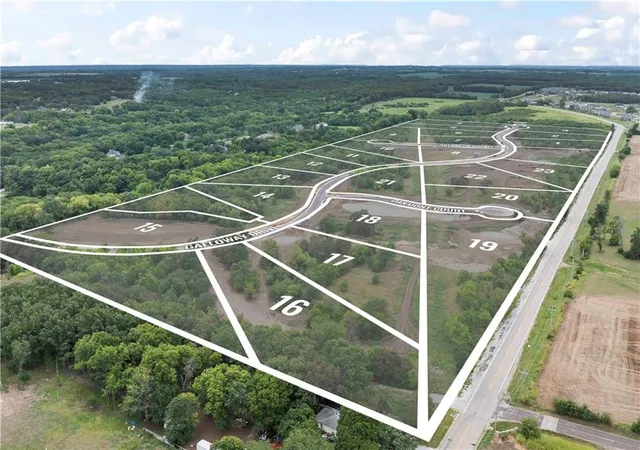Homes for sale in Stilwell, KS | 17190 Galloway Dr, Stilwell, KS 66085 | MLS# 2602690