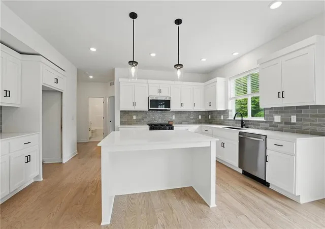 Photo 3 of Sale Pending at 375 Sw Amara Dr, Lees Summit, MO 64064 | MLS# 2602741 | Listing updated on 2026-03-01