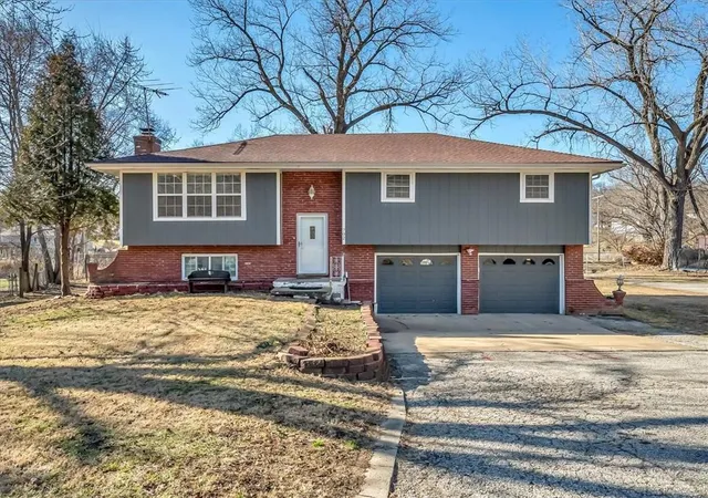 Homes for sale in Bonner Springs, KS | 702 Lakewood Rd, Bonner Springs, KS 66012 | MLS# 2602748