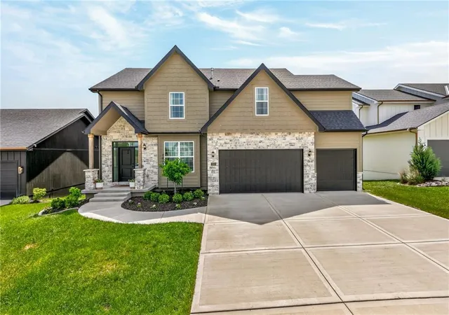 Homes for sale in Kansas City, MO | 7643 N Sycamore Ave, Kansas City, MO 64158 | MLS# 2602763