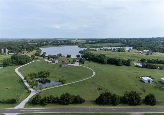 Homes for sale in Baldwin City, KS | 1824 N 700 Rd, Baldwin City, KS 66006 | MLS# 2602871