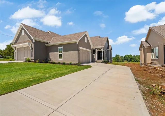 Homes for sale in Lenexa, KS | 22214 W 82Nd Ter, Lenexa, KS 66220 | MLS# 2602890