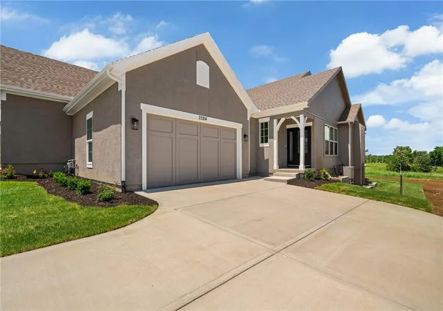 Homes for sale in Lenexa, KS | 22214 W 82Nd Ter, Lenexa, KS 66220 | MLS# 2602890