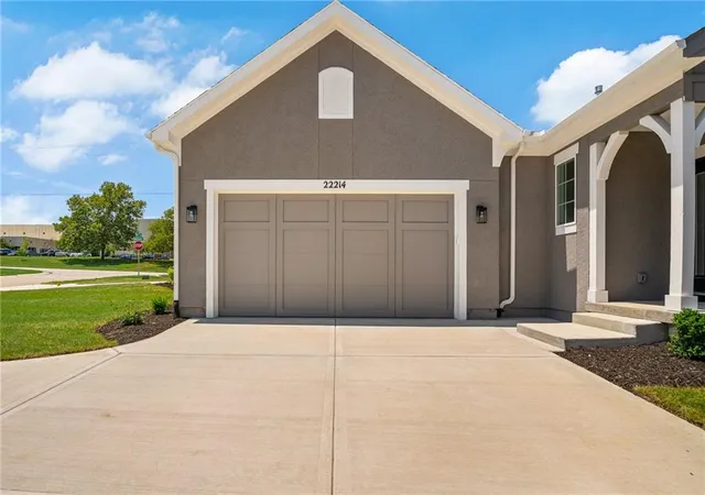Homes for sale in Lenexa, KS | 22214 W 82Nd Ter, Lenexa, KS 66220 | MLS# 2602890