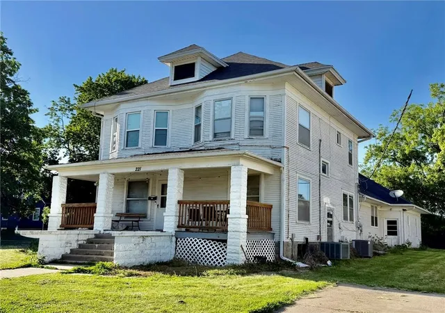 3rd image of 221 W 7Th St, Maryville, MO 64468 | MLS# 2602894