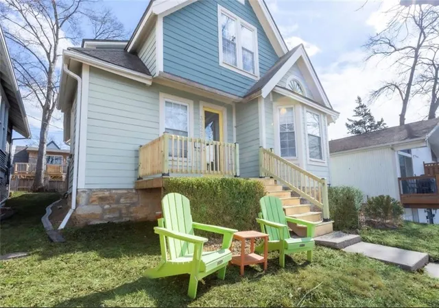 Single family home for sale at 3629 State Line Rd, Kansas City, MO 64111 | MLS# 2602973