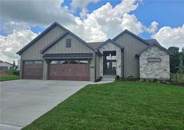 1st image of 2750 Sw Heartland Rd, Lees Summit, MO 64082 | MLS# 2602983