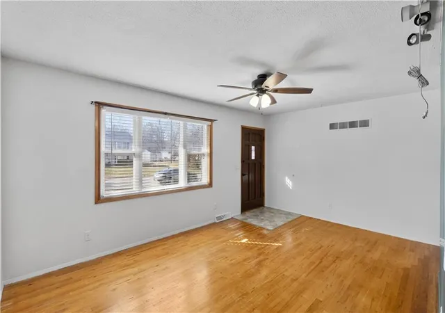 Homes for sale in Kansas City, MO | 7710 Ne 54Th St, Kansas City, MO 64119 | MLS# 2603061