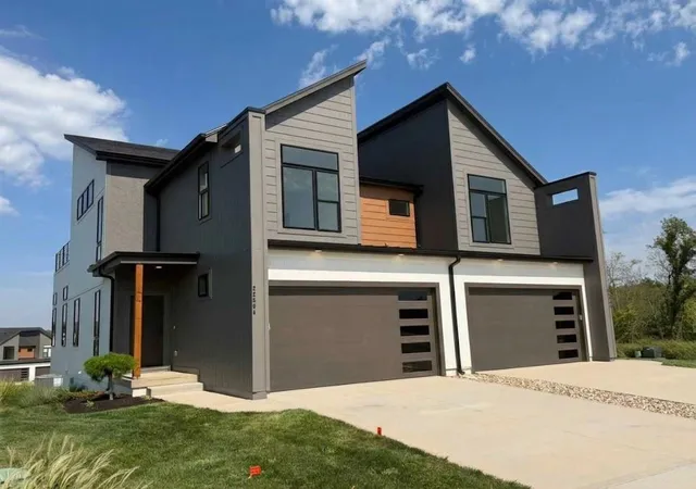 Photo 1 of Townhouse for sale at 22504 W 93rd Terrace, Lenexa, KS 66220 | MLS# 2603174 | Listing updated on 2026-10-08