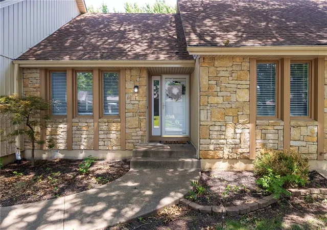Homes for sale in Blue Springs, MO | 1912 Nw Manor Dr, Blue Springs, MO 64014 | MLS# 2603193