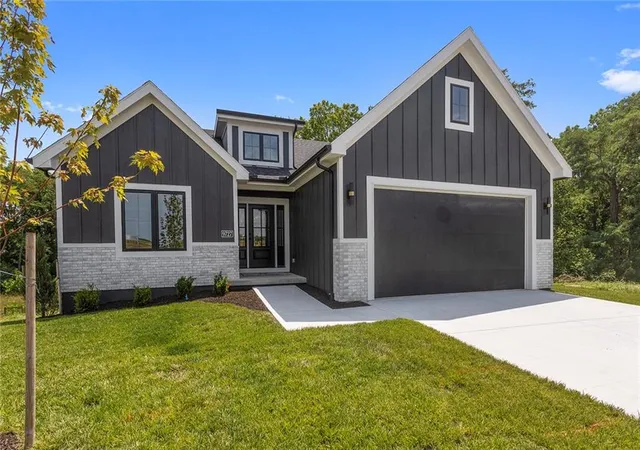 Photo 1 of Single family home for sale at 9727 N Montclair Ave, Kansas City, MO 64154 | MLS# 2603216 | Listing updated on 2026-09-03