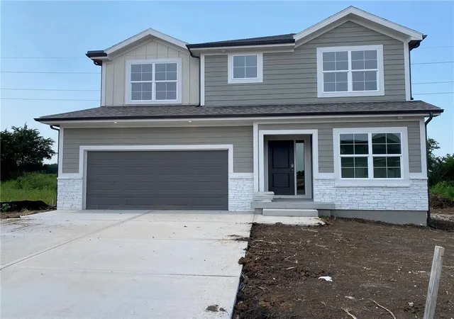 Photo 1 of Single family home for sale at 19338 Skyview Ln, Spring Hill, KS 66083 | MLS# 2603285 | Listing updated on 2026-10-07