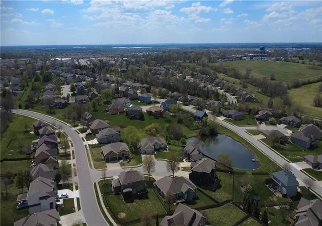 46th image of 1217 Hampton Dr, Raymore, MO 64083 | MLS# 2603323