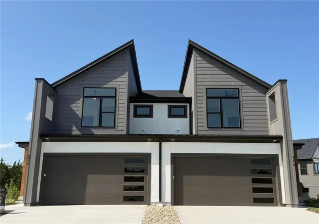 Townhouse for sale at 9310 Freedom St, Lenexa, KS 66227 | MLS# 2603339