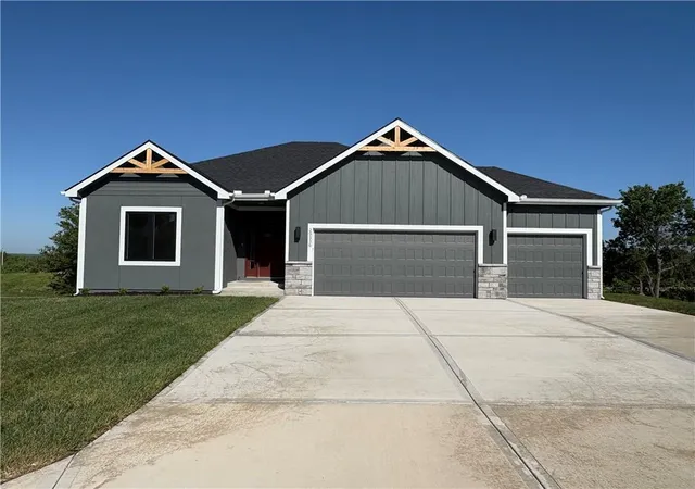 Homes for sale in Paola, KS | 29336 Palmer Dr, Paola, KS 66071 | MLS# 2603386