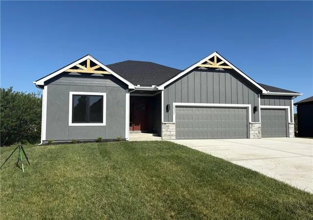 Homes for sale in Paola, KS | 29336 Palmer Dr, Paola, KS 66071 | MLS# 2603386