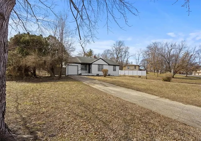 Homes for sale in Grandview, MO | 7505 E 130th St, Grandview, MO 64030 | MLS# 2603452