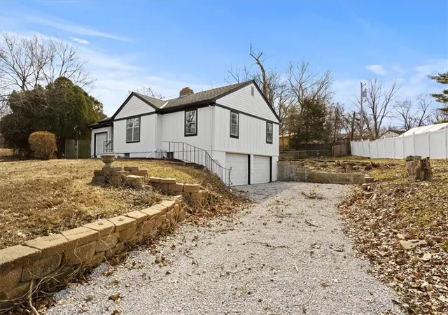 Homes for sale in Grandview, MO | 7505 E 130Th St, Grandview, MO 64030 | MLS# 2603452