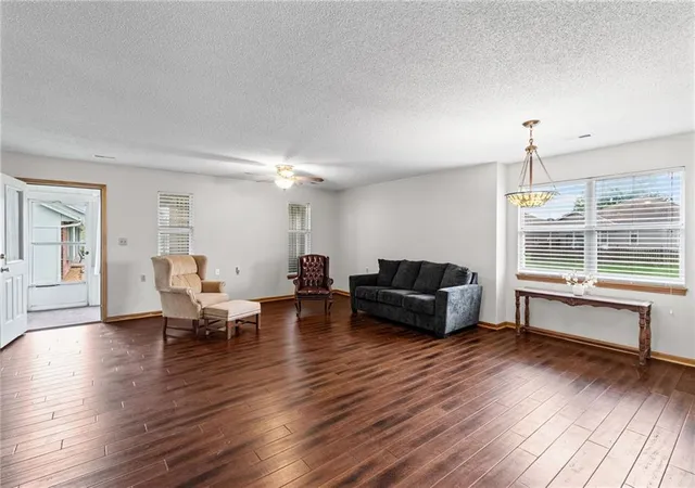 5th image of 515 S Saturn Dr, Raymore, MO 64083 | MLS# 2603468