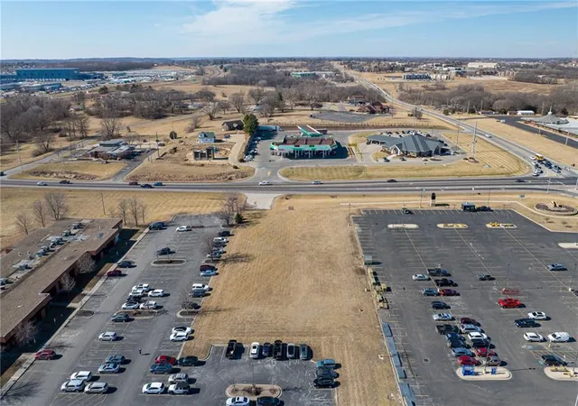 3rd image of 1305 S Riverside Rd, Saint Joseph, MO 64507 | MLS# 2603648