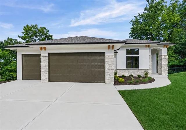 Photo 1 of Single family home for sale at 10410 River Hills Dr, Kansas City, MO 64152 | MLS# 2603691 | Listing updated on 2026-09-04