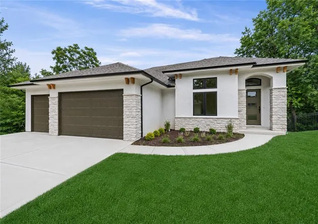 Photo 2 of Single family home for sale at 10410 River Hills Dr, Kansas City, MO 64152 | MLS# 2603691 | Listing updated on 2026-09-04