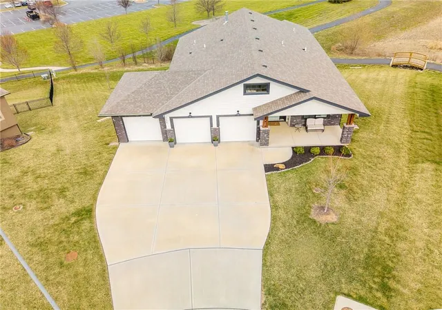 2nd image of 1100 Ne Goshen Ct, Lees Summit, MO 64064 | MLS# 2603725