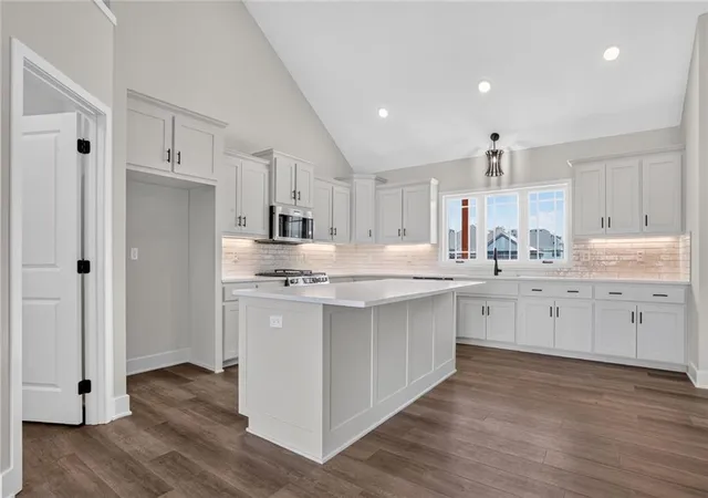 Photo 4 of Single family home for sale at 7045 NW Yulich Ct, Kansas City, MO 64152 | MLS# 2603739 | Listing updated on 2026-07-26