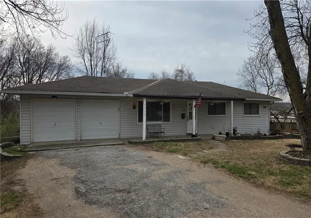 Photo 1 of Sale Pending at 6719 Montana Ave, Kansas City, KS 66111 | MLS# 2603819 | Listing updated on 2026-04-23