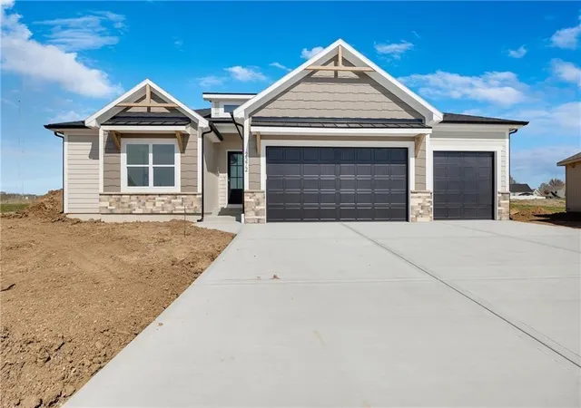 1st image of 2512 Ne Wheatley Dr, Blue Springs, MO 64029 | MLS# 2603837
