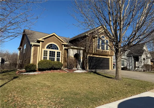 1st image of 21710 62nd St, Shawnee, KS 66218 | MLS# 2603935