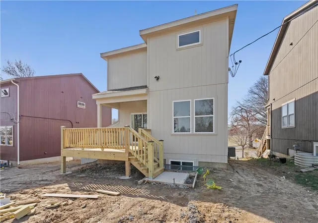 3rd image of 1118 Armstrong Ave, Kansas City, KS 66102 | MLS# 2604016