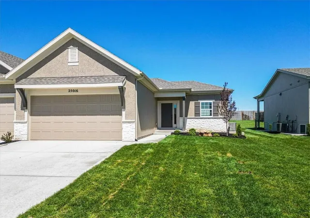 image of 24980 W 94th Pl, Lenexa, KS 66227 | MLS# 2604082
