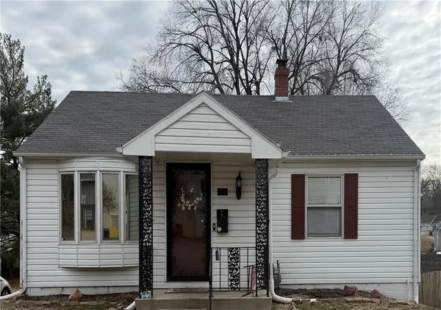 Single family home for sale at 2611 Parallel Ave, Saint Joseph, MO 64506 | MLS# 2604211 | Listing updated on 2026-05-26