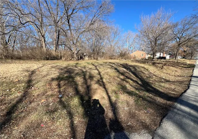 1st image of 8136 Flora Ave, Kansas City, MO 64131 | MLS# 2604225